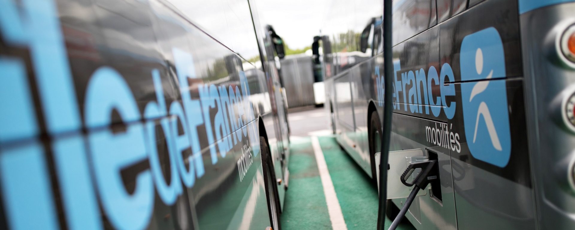 Transdev TVO Ile de France mobilités STIF bus électrique electric charge rechargement prise branchement the mobility company zéro émission