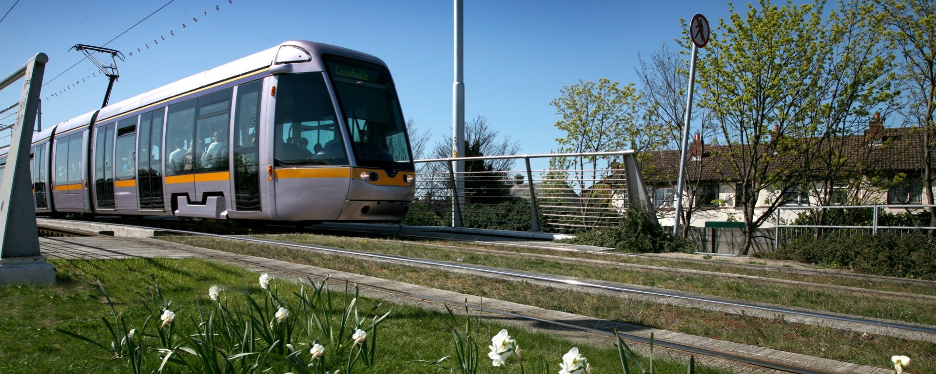 Transdev Group LUAS tramway lightrail Dublin public transportation transports communs mobility company passengers passagers trajet trip