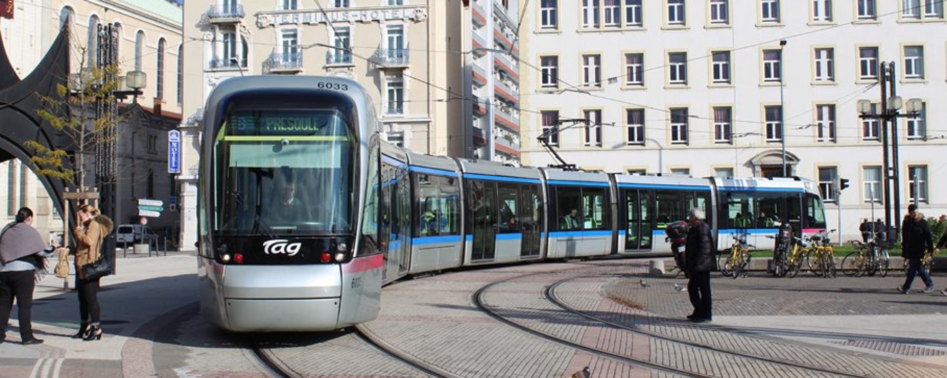 Tramway réseau transport urbain Grenoble TAG Transdev passagers déplacements